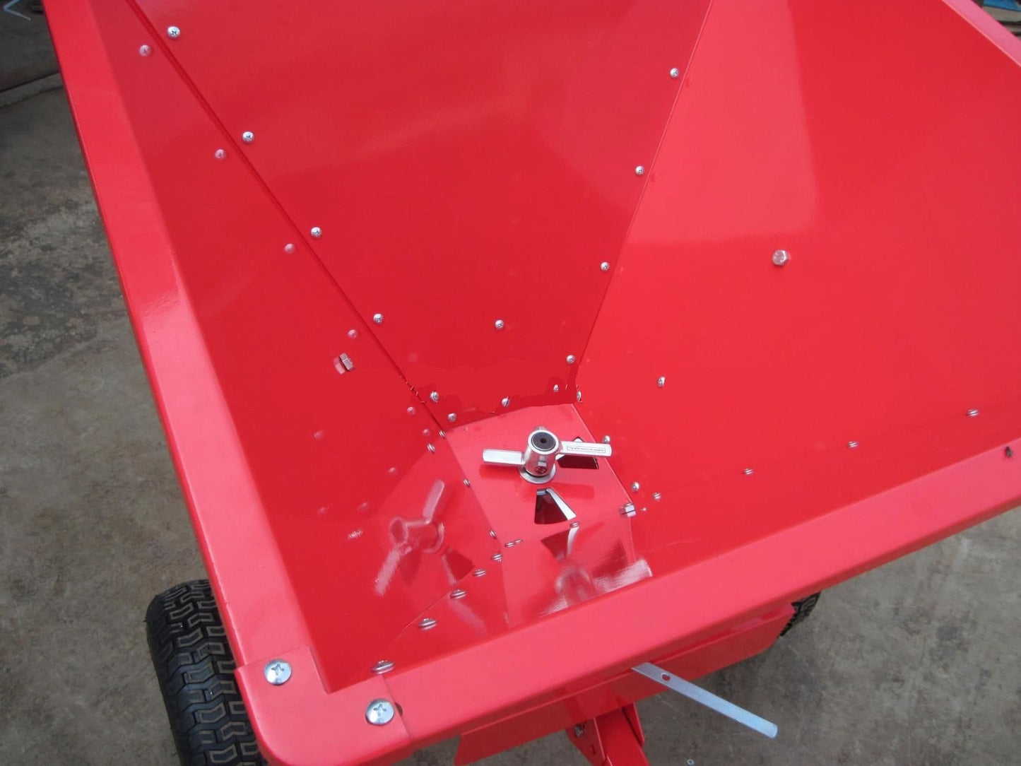 ZZQJITHS001 - Tow Behind Fertiliser Seed Spreader 350lb 190L